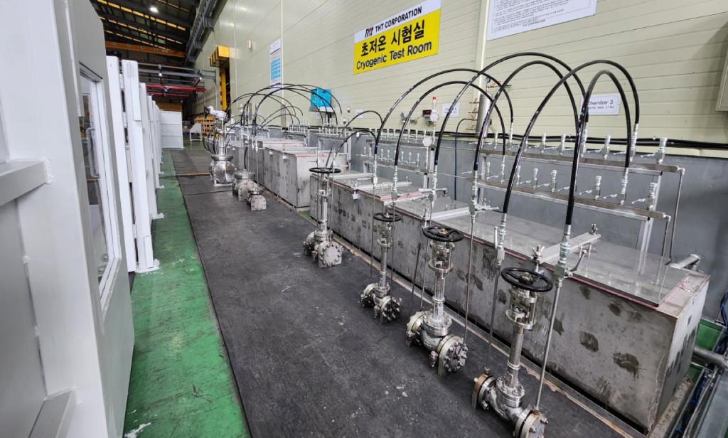 THT CRYOGENIC TEST ROOM MULTI